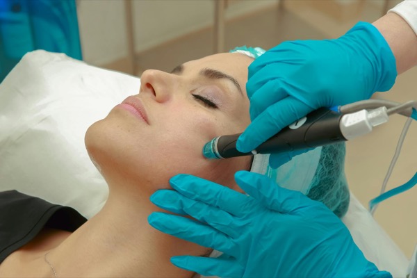 HydraFacial deep cleanse treatment at Solara Aesthetics